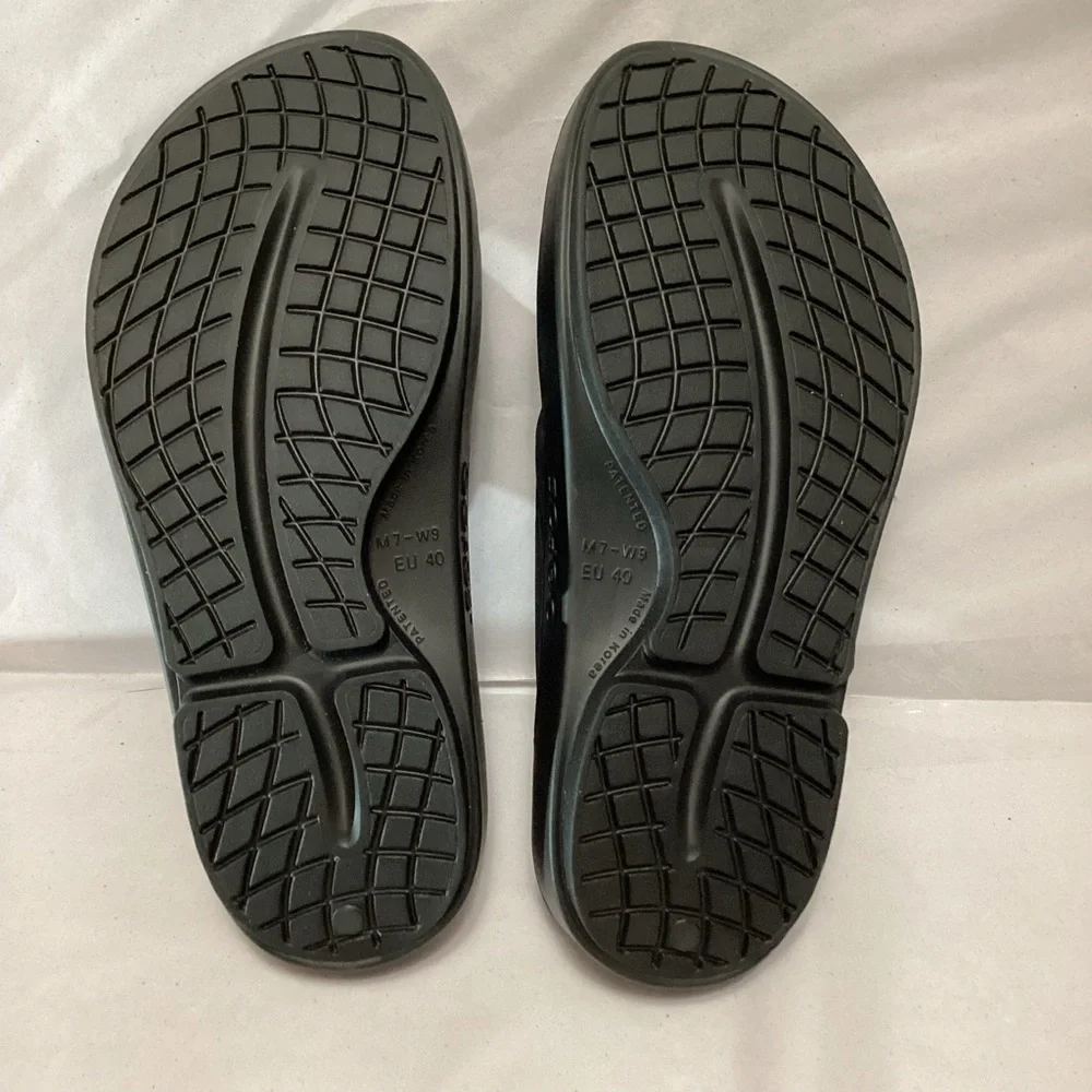 Oofos unisex original Black Flip Flop Sandals man’s size 7 women’s size 9 - Picture 9 of 9